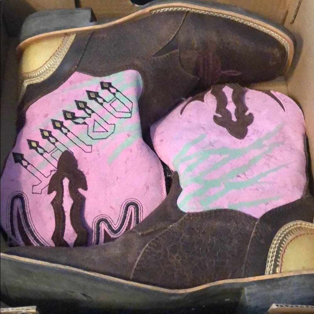 Ariat women’s zipitbaby siize 8 width B Medium